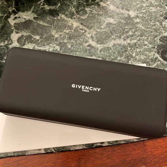 New Givenchy Eyeglasses Sunglasses Case With Cloth.7L, 1.75 , 3D. Black - Picture 5 of 8